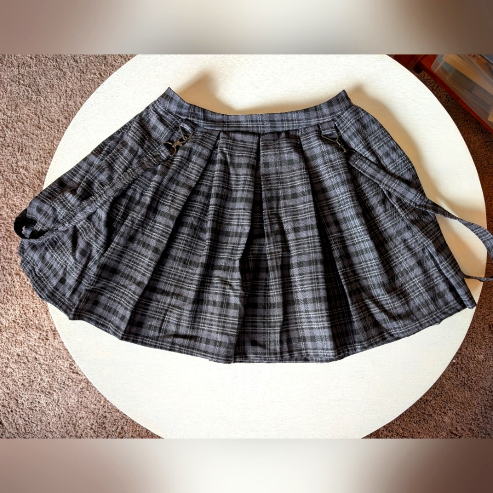 Hot Topic Black & Gray Plaid Skirt w/ Suspenders NWT XS